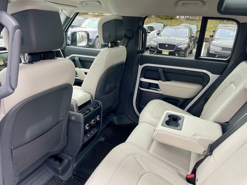 Certified 2024 Land Rover Defender 110 SE image 30