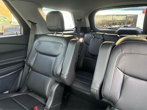 Used 2022 Ford Explorer XLT w/ Equipment Group 202A image 23
