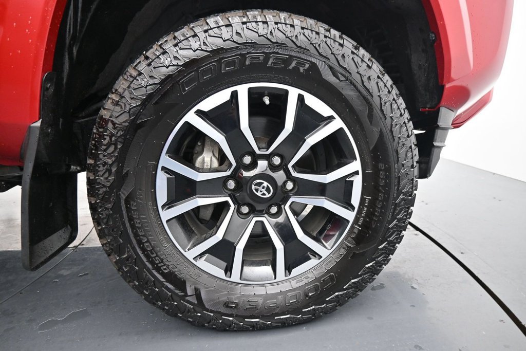 Used 2020 Toyota Tacoma TRD Sport w/ Technology Package AWD/4WD image 11