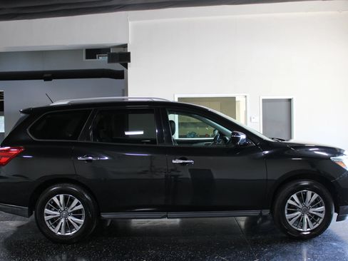 Used 2018 Nissan Pathfinder SL w/ Cargo Package FWD image 2