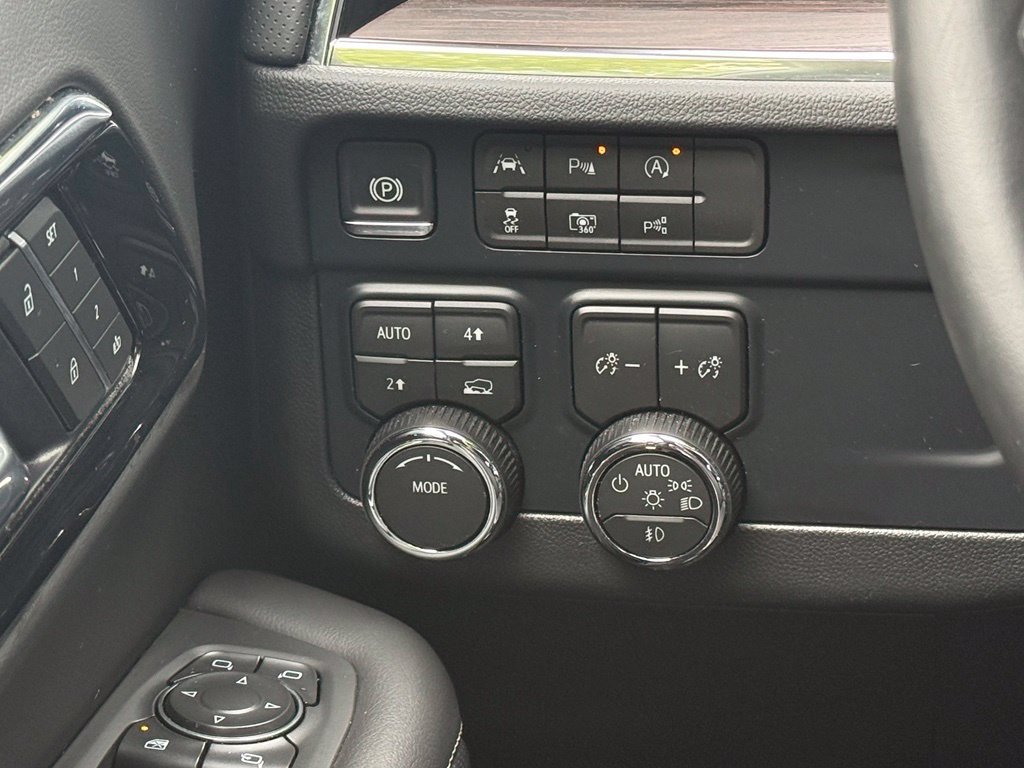 Used 2026 Chevrolet Suburban Premier AWD/4WD image 23