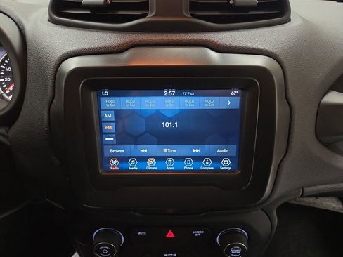 Used 2018 Jeep Renegade Trailhawk AWD/4WD image 15