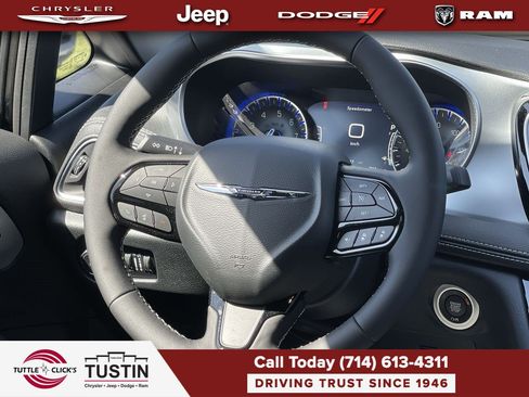 New 2026 Chrysler Pacifica Limited w/ Uconnect Theater Family Group FWD image 15