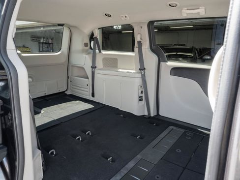 Used 2017 Dodge Grand Caravan SE w/ Power Window Group FWD image 30