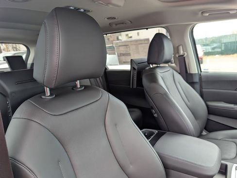 New 2025 Kia Carnival SX image 18