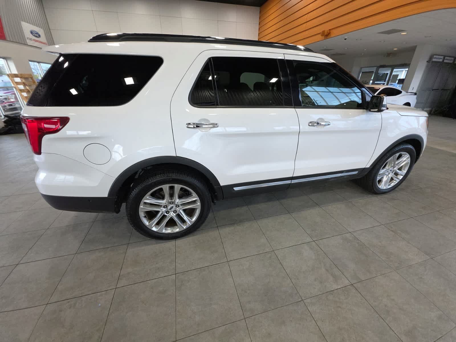 Used 2016 Ford Explorer Limited w/ Equipment Group 301A AWD/4WD image 7