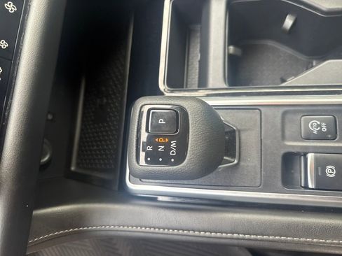 Used 2024 Nissan Pathfinder SL FWD image 25