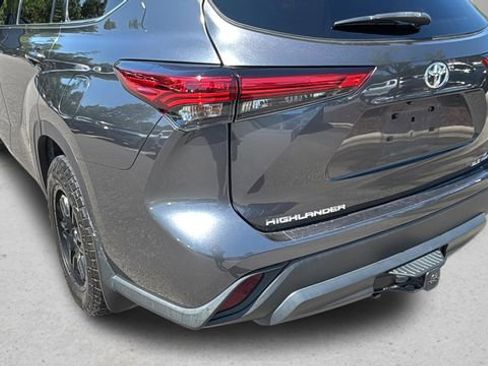 Used 2020 Toyota Highlander XLE AWD/4WD image 36