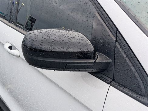 Used 2024 Ford Edge SEL w/ Sport Appearance Package image 10