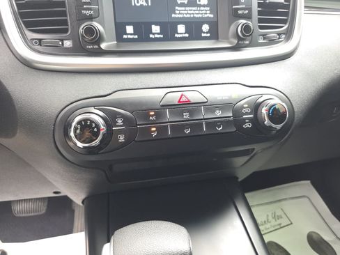 Used 2020 Kia Sorento FWD V6 image 21