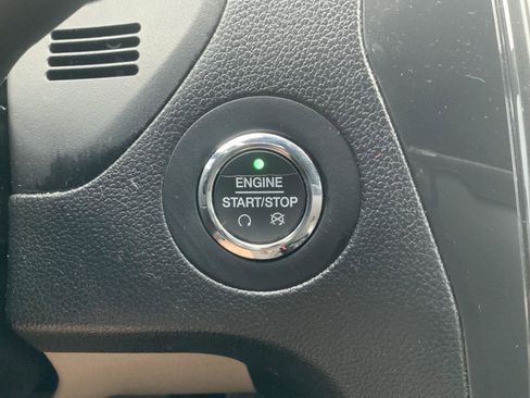 Used 2018 Ford Explorer XLT w/ Equipment Group 202A AWD/4WD image 18