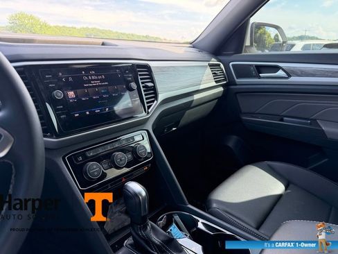 Used 2023 Volkswagen Atlas Cross Sport SE w/ Panoramic Sunroof Package FWD image 16