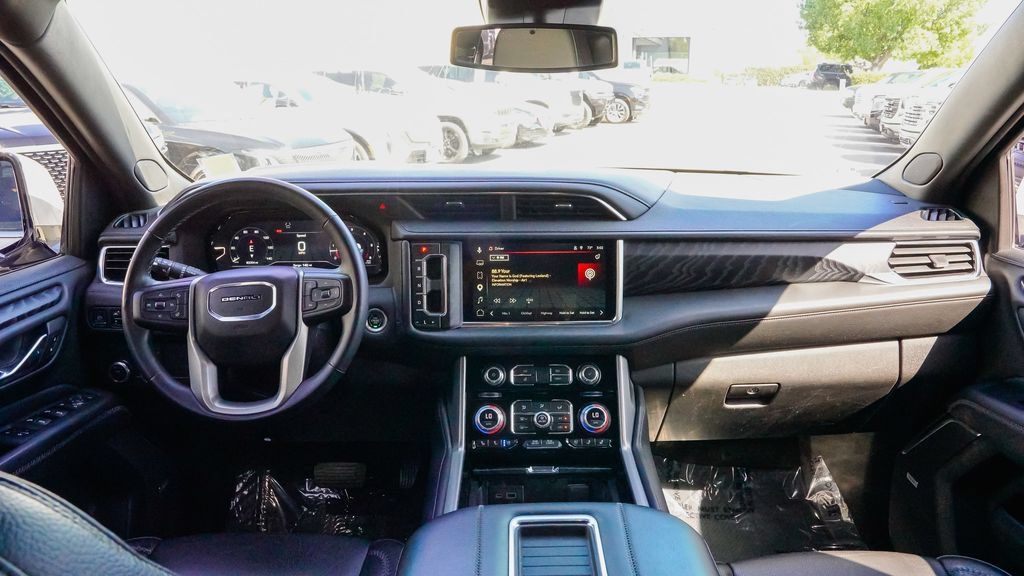 Used 2023 GMC Yukon Denali RWD image 15