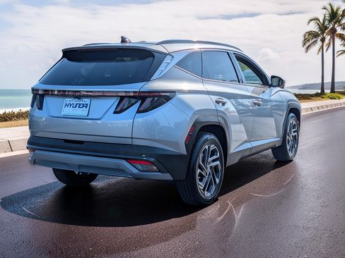 Certified 2025 Hyundai Tucson Limited AWD/4WD image 6