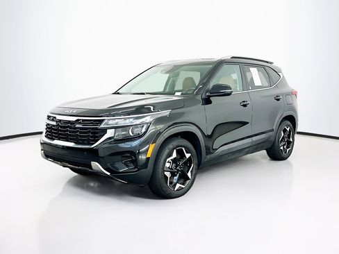 Used 2024 Kia Seltos EX AWD/4WD image 3