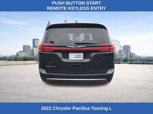 Used 2022 Chrysler Pacifica Touring-L FWD image 4