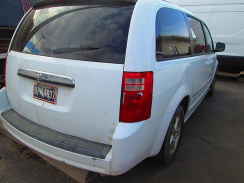 Used 2010 Dodge Grand Caravan SXT image 4