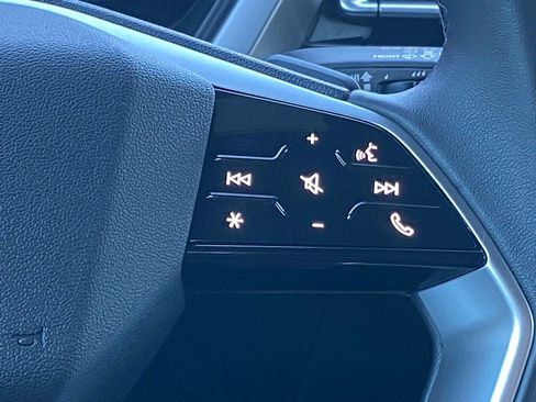 Used 2025 Audi Q4 e-tron Premium w/ Convenience Package image 8