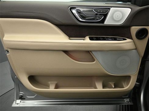 Used 2022 Lincoln Navigator Reserve image 19