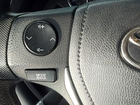 Used 2018 Toyota Corolla LE FWD image 7