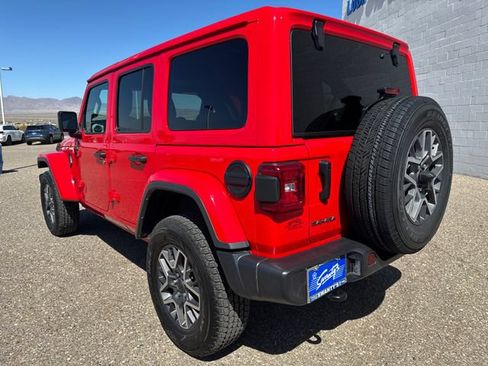 Used 2025 Jeep Wrangler Unlimited Sahara AWD/4WD image 3