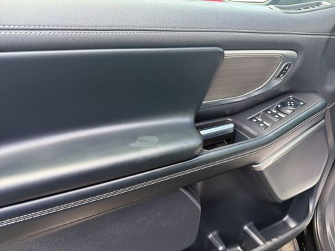 Used 2025 Ford Expedition Max Platinum image 13