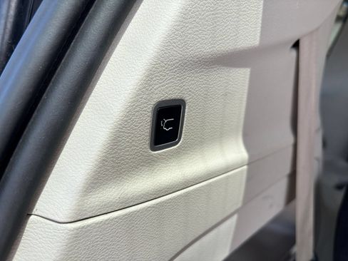 Used 2023 Chrysler Voyager LX FWD image 19