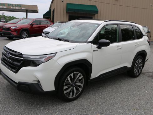 Used 2025 Subaru Forester Touring w/ Touring Package AWD/4WD image 1
