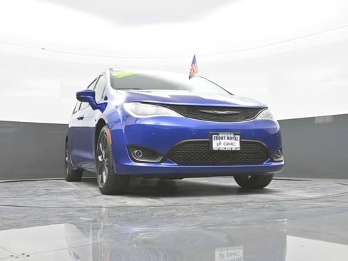 Used 2019 Chrysler Pacifica Touring-L Plus w/ Advanced Safetytec Group FWD image 38
