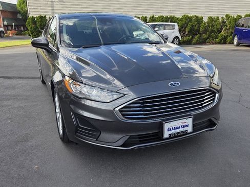 Used 2019 Ford Fusion SE FWD image 4