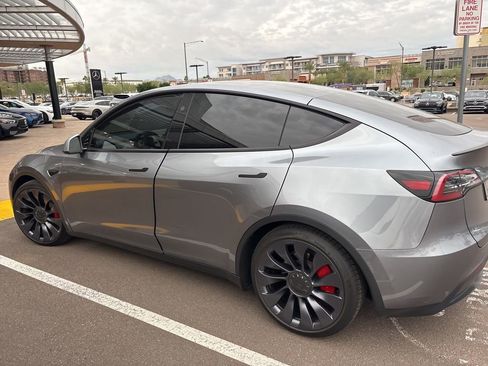 Used 2024 Tesla Model Y Performance image 5