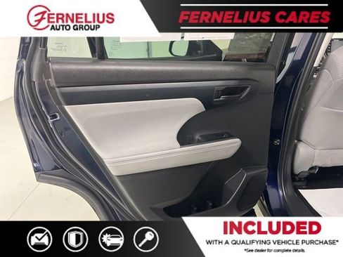 Used 2022 Toyota Highlander L AWD/4WD image 16