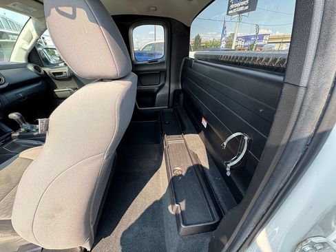 Used 2022 Toyota Tacoma SR AWD/4WD image 33