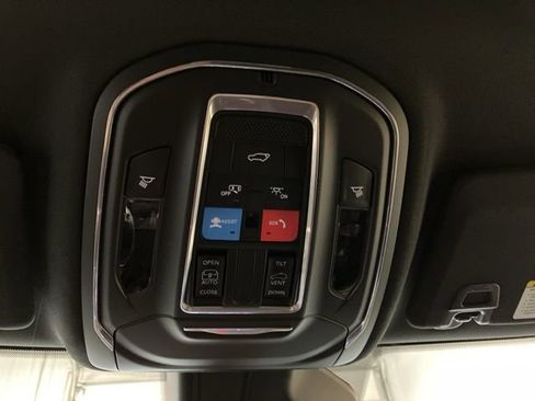 Used 2025 Jeep Grand Cherokee Laredo X w/ Luxury Tech Group I image 31