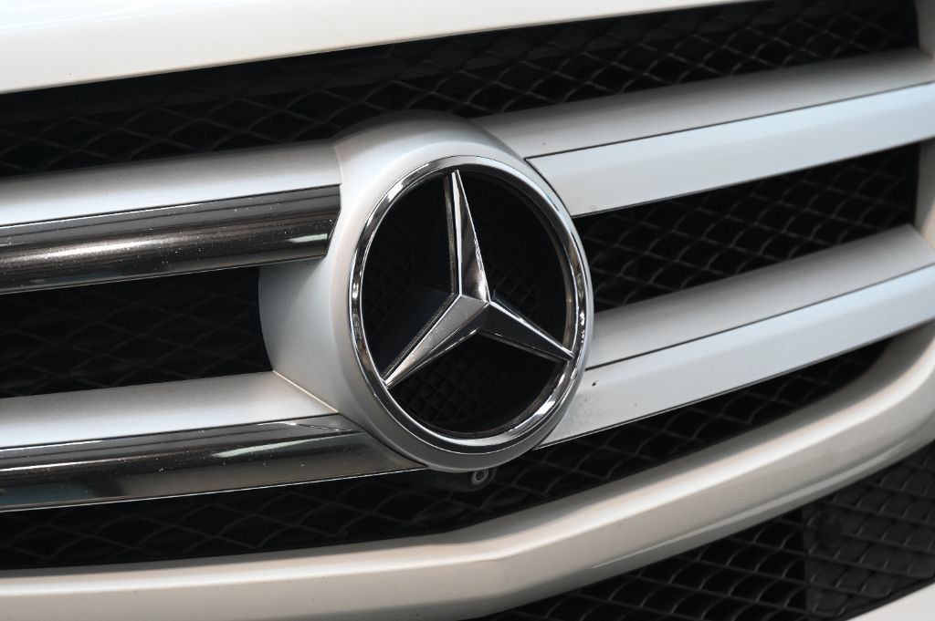Used 2016 Mercedes-Benz GL 320 BlueTEC 4MATIC w/ Premium I Package image 10
