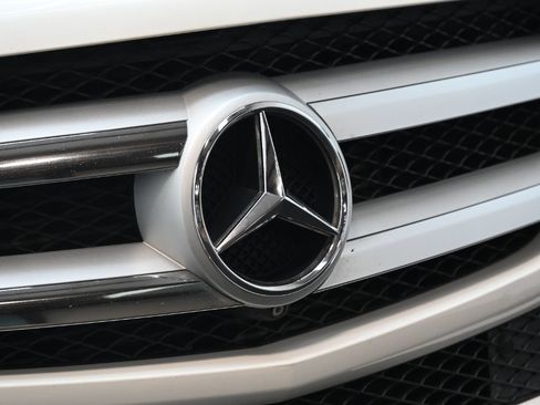 Used 2016 Mercedes-Benz GL 320 BlueTEC 4MATIC w/ Premium I Package image 10
