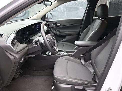Used 2025 Buick Encore GX Preferred AWD/4WD image 19