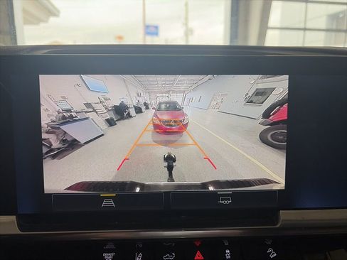 Used 2024 Chevrolet Silverado 2500 LT image 9