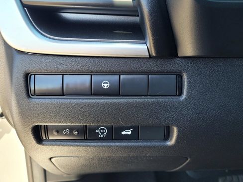 Used 2025 Nissan Rogue SV w/ SV Premium Package FWD image 32
