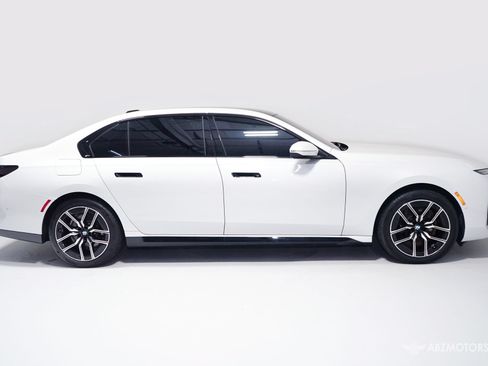 Used 2025 BMW 740i xDrive w/ Premium Package AWD/4WD image 3