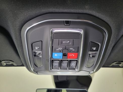 Used 2024 Jeep Wagoneer L Series III w/ Premium Group I image 14