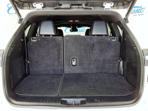 Used 2021 Toyota Highlander XSE FWD image 10