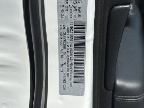 Used 2020 Jeep Grand Cherokee Altitude RWD image 35