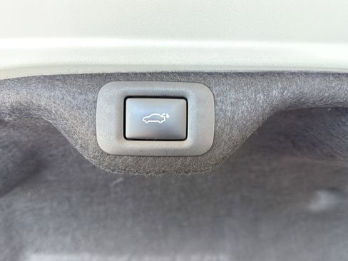 Used 2025 Lexus ES 350 w/ Premium Package FWD image 9