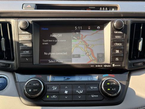 Used 2018 Toyota RAV4 XLE image 21