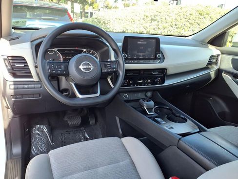 Used 2022 Nissan Rogue SV FWD image 13