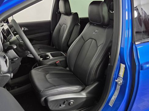 New 2026 Chrysler Pacifica Select w/ S Appearance Package image 16