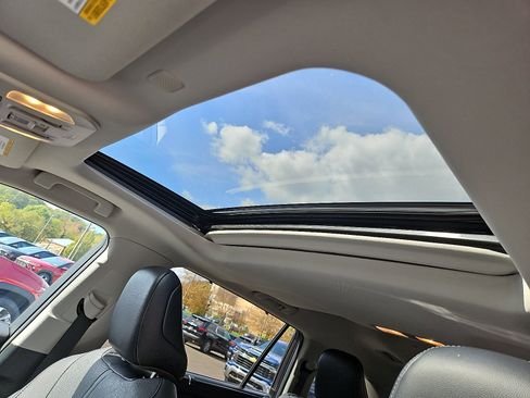 Used 2021 Toyota Highlander Limited image 13