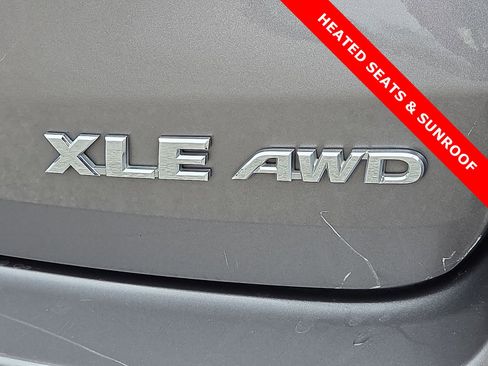 Used 2019 Toyota Highlander XLE image 8