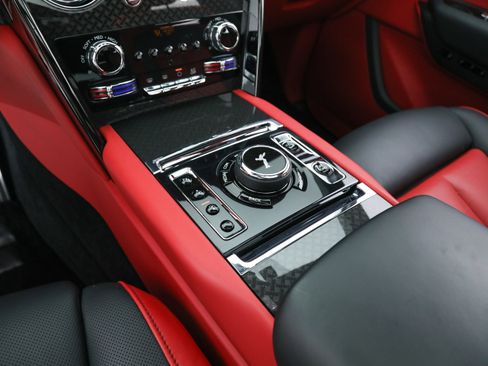 Used 2023 Rolls-Royce Cullinan Black Badge w/ Dark Exterior Package image 33